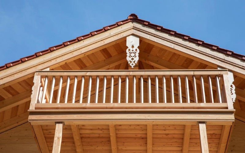 Holzbalkon Bach